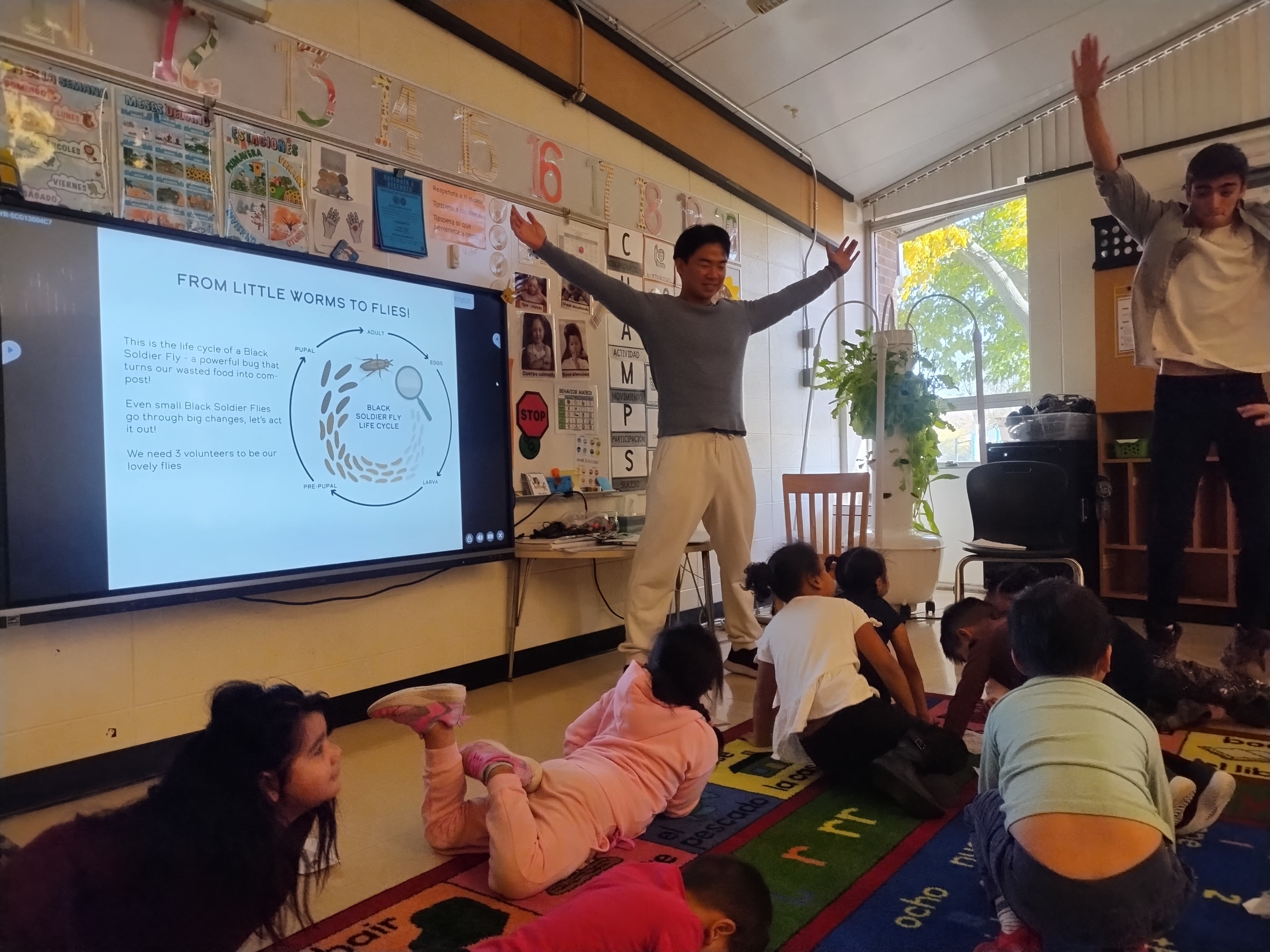 Zuyu leading an energetic BSF lifecycle presentation